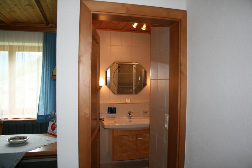 Andrea Schmaranzer - Privatzimmer Gosau Rum bild